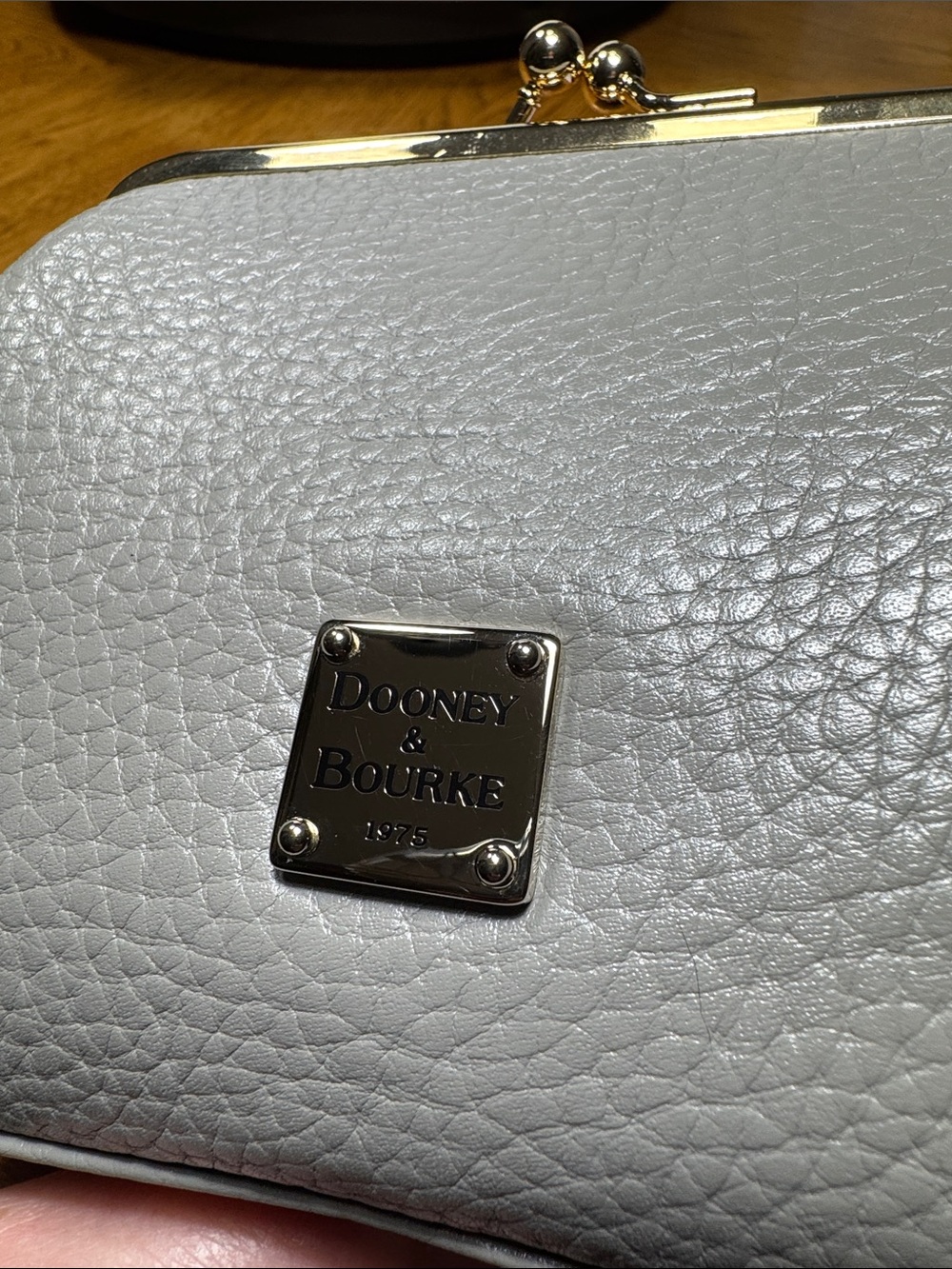 NWOT Vintage Dooney & Bourke Pebble Grain Large Framed Kisslock Card-Coin Purse - Picture 2 of 8